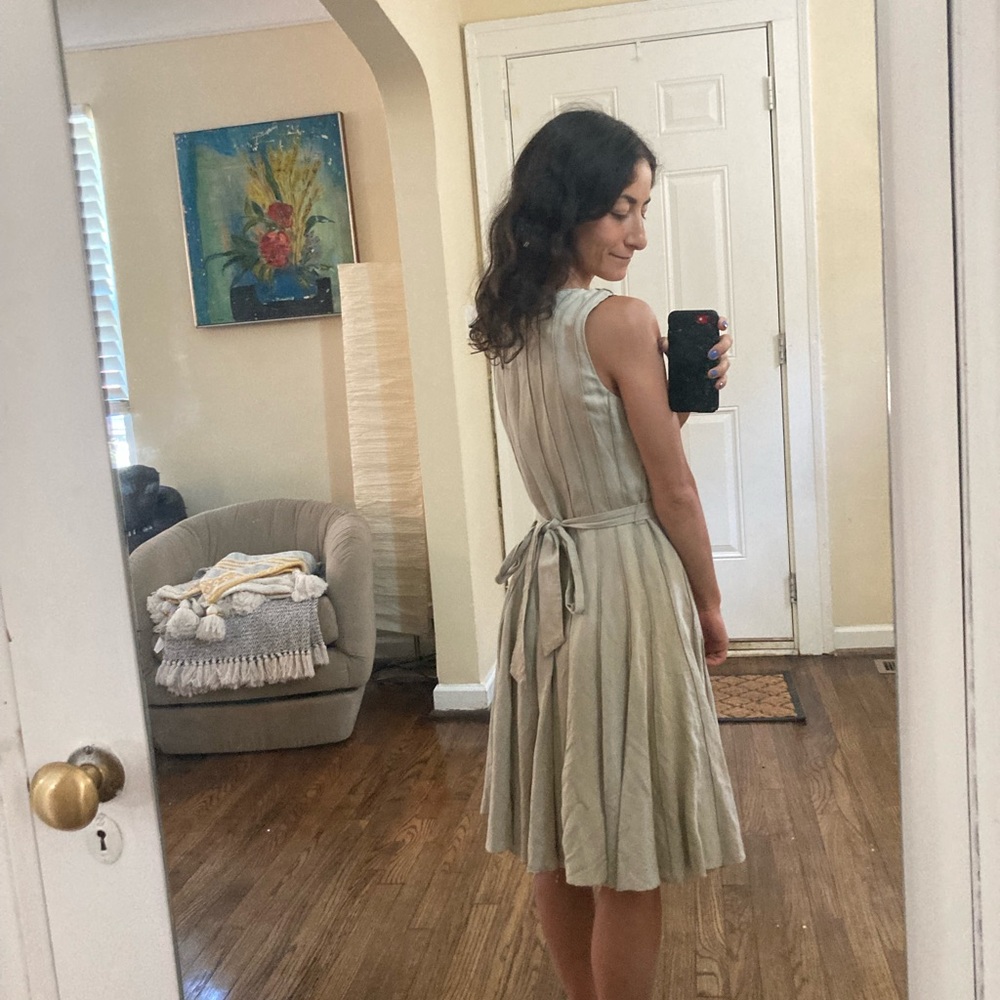 Size 2, fits small - Picture 4 of 5